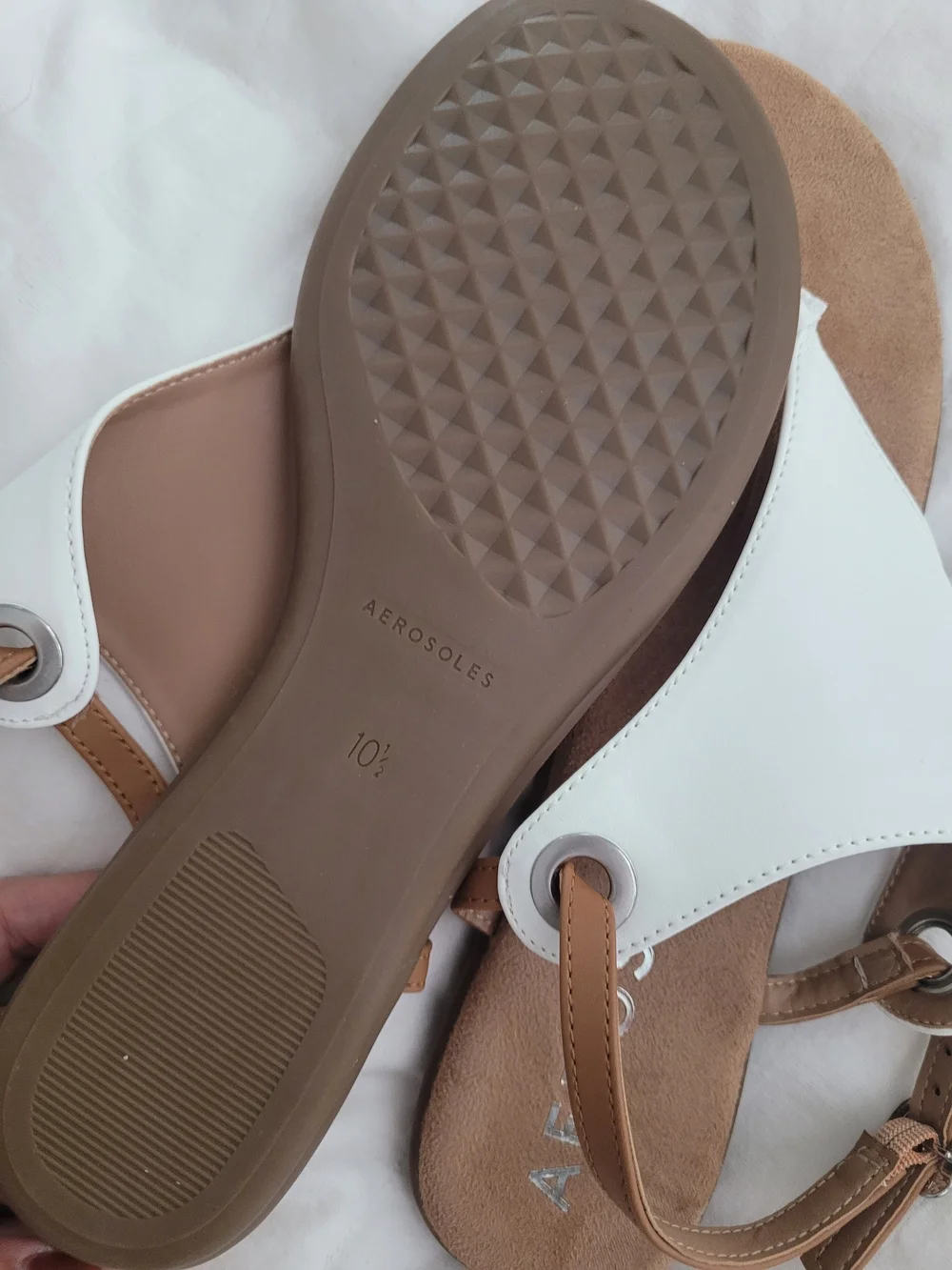 AEROSOLES White and Tan Leather Thong Sandals 10.5 NWT